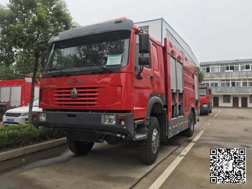 重汽四驅6噸水罐消防車